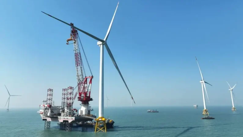 Cina, in funzione la prima piattaforma eolica galleggiante da 16 MW