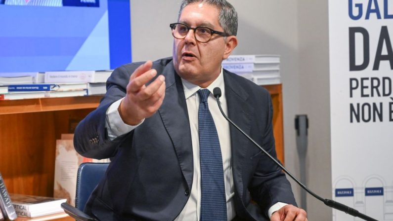 Liguria, archiviata inchiesta su Toti. Gip “Elementi non idonei a condanna”