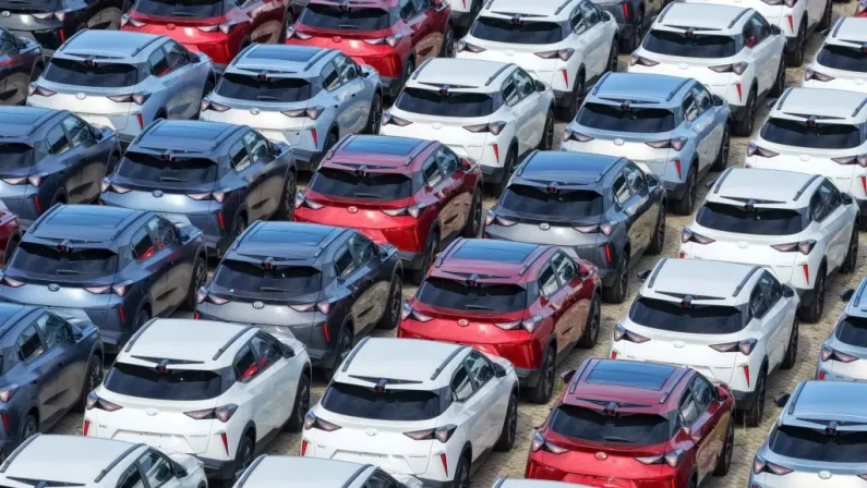 I campani non comprano auto nuove, ultimi in Italia