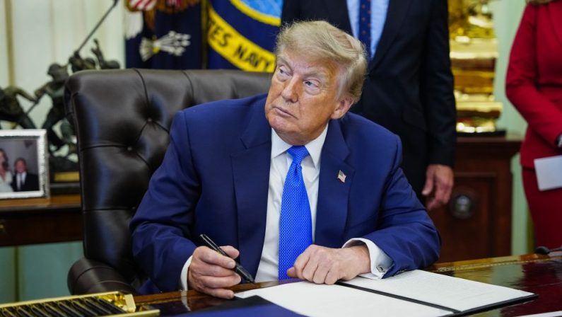 Trump “Israeliani non colpiscano Gaza, Hamas ha accettato di deporre le armi”