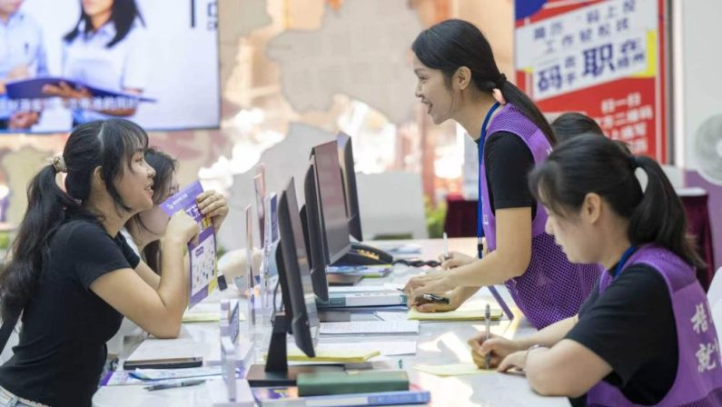 Cina, mercato del lavoro stabile nei primi 7 mesi del 2026