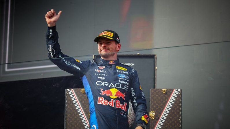 Formula 1, Verstappen rinnova con Red Bull fino al 2030: «Obiettivo tornare al vertice»