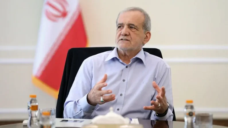Iran, Pezeshkian “Mondo sbalordito da nostra resistenza, non siamo il Venezuela”