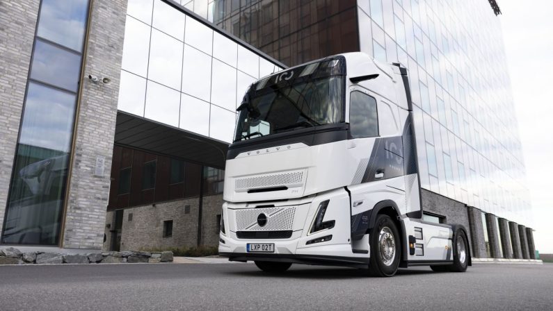 Volvo lancia un camion in edizione speciale per celebrare il suo centenario