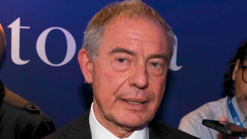 Ex Ilva, Urso “Lavoriamo a piano per Taranto, a settembre tavolo a Chigi”