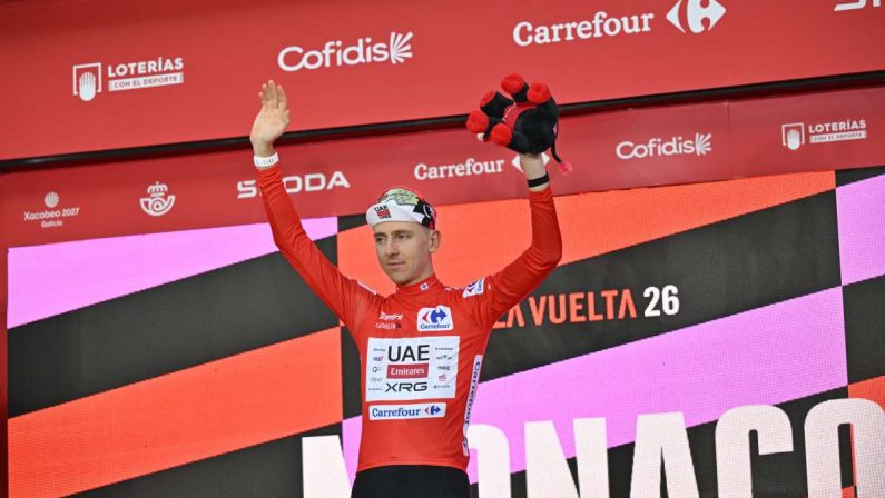 Pogacar vince in solitaria alla Vuelta e blinda la maglia rossa