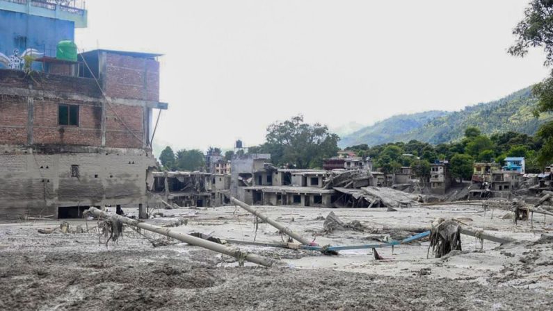 Nepal, sale a 389 il bilancio delle vittime