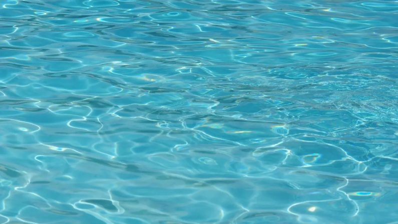 Bimba di 2 anni annega in piscina e muore a Palermo