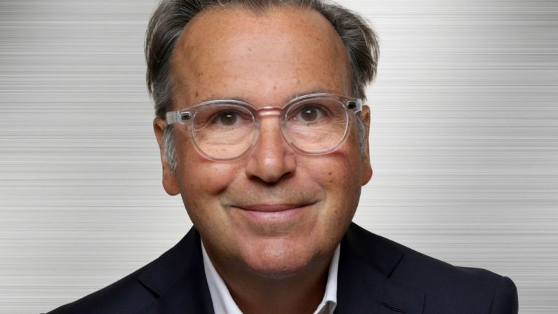 Stellantis, Arnaud Belloni nuovo amministratore delegato di Fiat, Abarth e Lancia e chief marketing per l’Europa