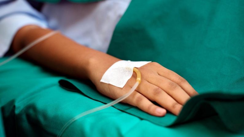 “Ho dolori pazzeschi”, c’è un’anguilla viva nell’intestino: il caso (quasi) unico al mondo