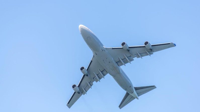 Aereo atterra e pilota vede un ‘oggetto volante’: “Era un Ufo”