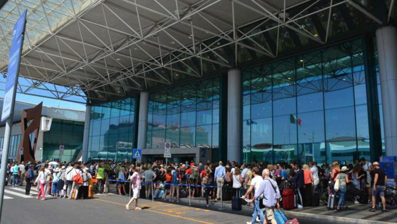 Schengen, l’esperto Giuricin: “Blocco totale? Code inevitabili, Spagna vale 22 milioni di passeggeri all’anno”