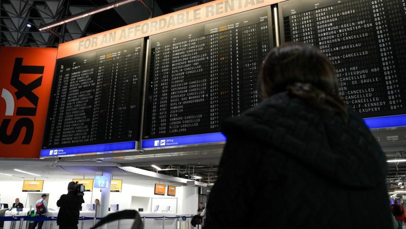 Malaria all’aeroporto di Francoforte, 1 morto e 5 casi tra i dipendenti: rafforzati i controlli