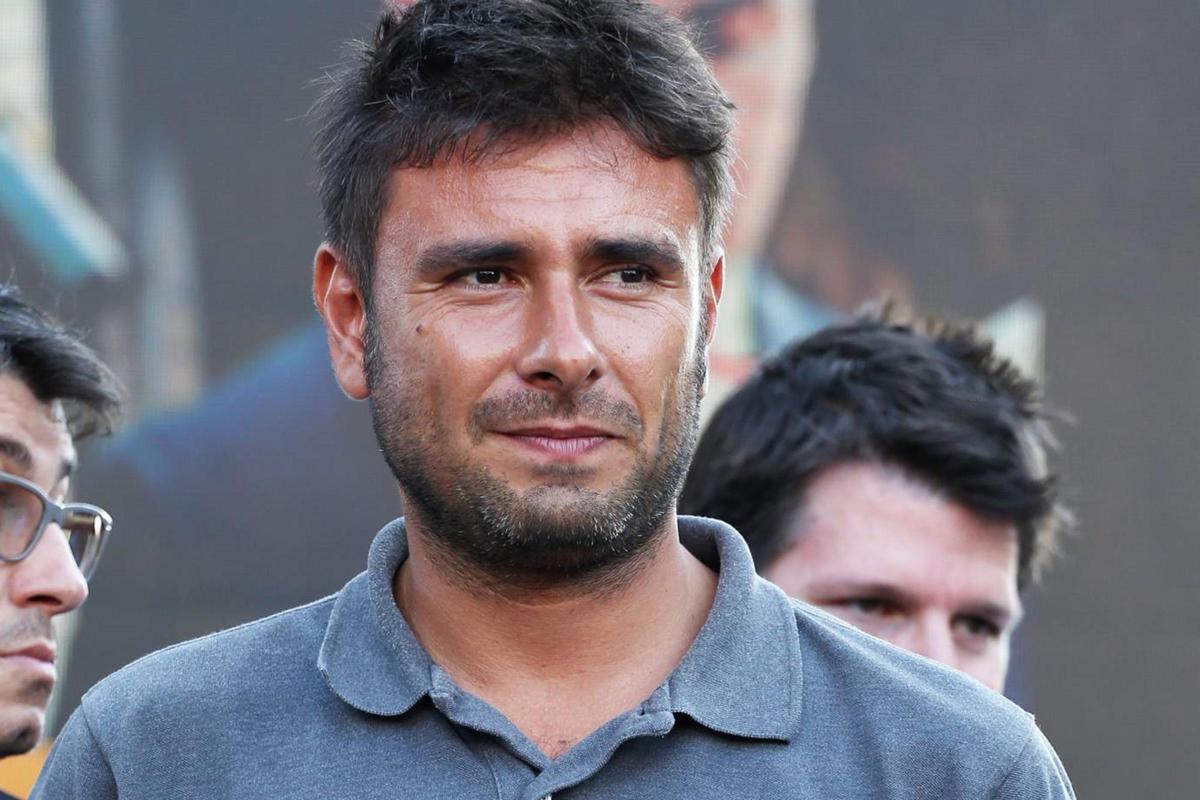 https://www.quotidianodelsud.it/wp-content/uploads/2026/08/alessandro-di-battista-a-palermo-per-sostenere-la-candidatura-a-sindaco-di-ugo-forello.jpeg