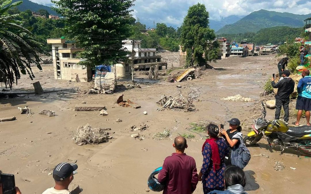 Alluvione in Nepal, l’alpinista Da Polenza: “Il crollo del ghiacciaio mi ha ricordato la forza del Vajont”