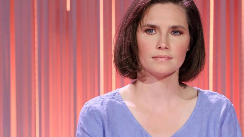 Omcidio Meredith, Amanda Knox presenta ‘Cartwheel’: “Uso la comicità per raccontare il trauma”