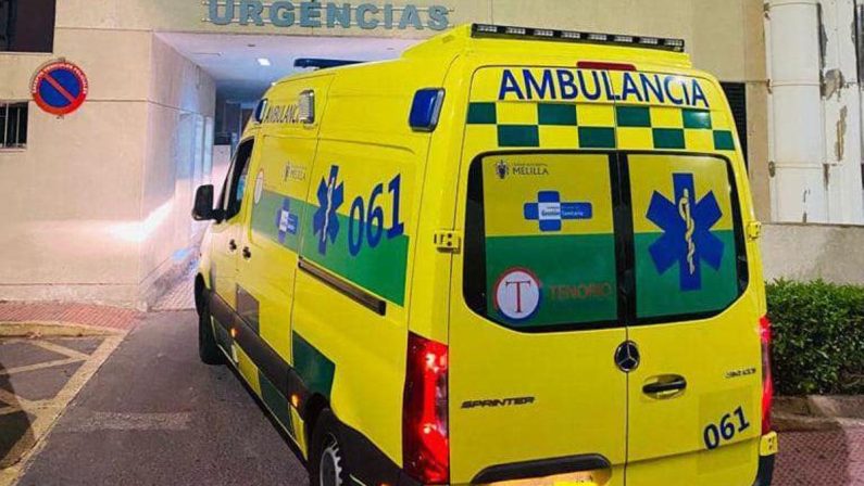 Guida un’ambulanza e lavora sei giorni al mese: “Guadagno 2300 euro”