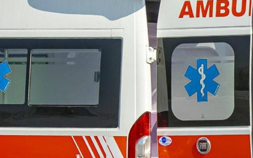 Palermo, braccio fuori dal finestrino si incastra nella ringhiera del tram: arto amputato