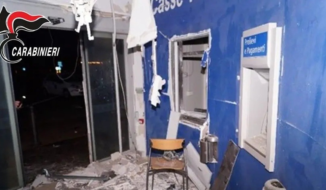 Uno sportello Atm assaltato con il metodo della marmotta