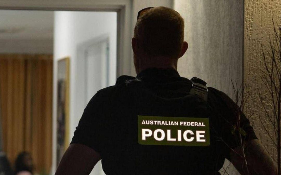 Australia, allarme per corpo in una valigia… ma era una bambola sexy