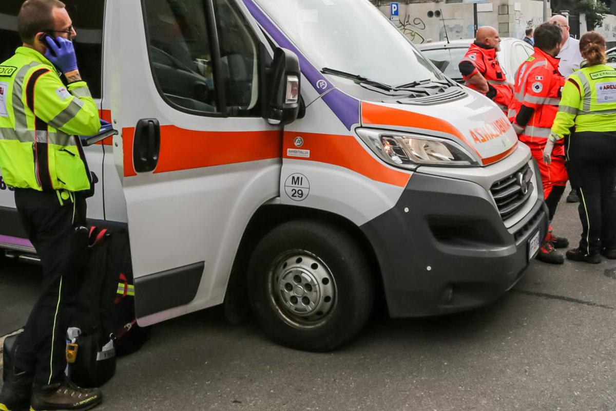https://www.quotidianodelsud.it/wp-content/uploads/2026/08/auto-ribaltata-dopo-un-incidente-in-via-keplero-ambulanza-e-polizia-locale-sul-posto.jpeg