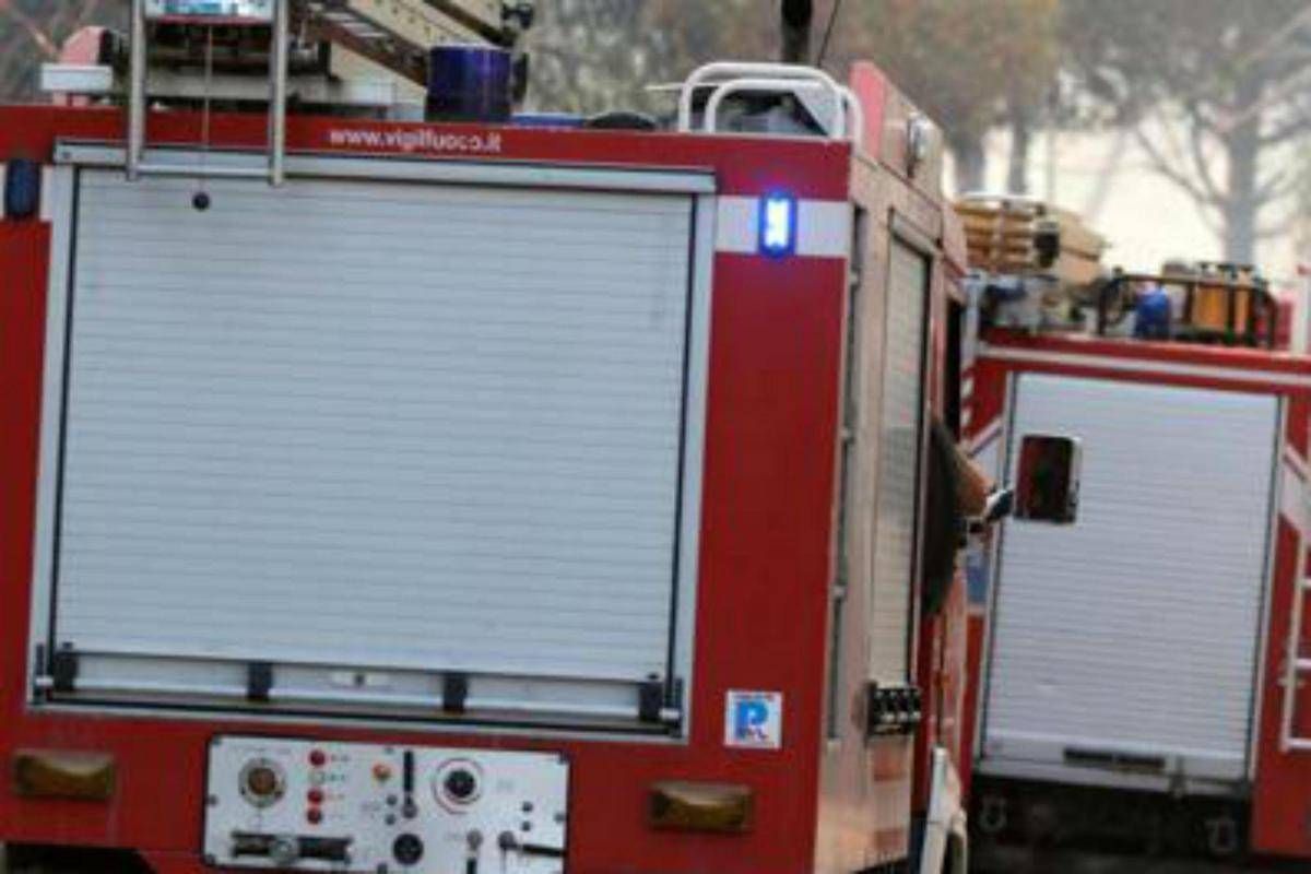 https://www.quotidianodelsud.it/wp-content/uploads/2026/08/autobotte-vigili-fuoco-ftg-16-7-kpod-1280x960-web-1.jpeg