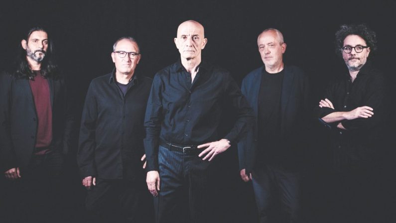 Avion Travel a Sibari: “La canzone è un piccolo teatro di tre minuti”