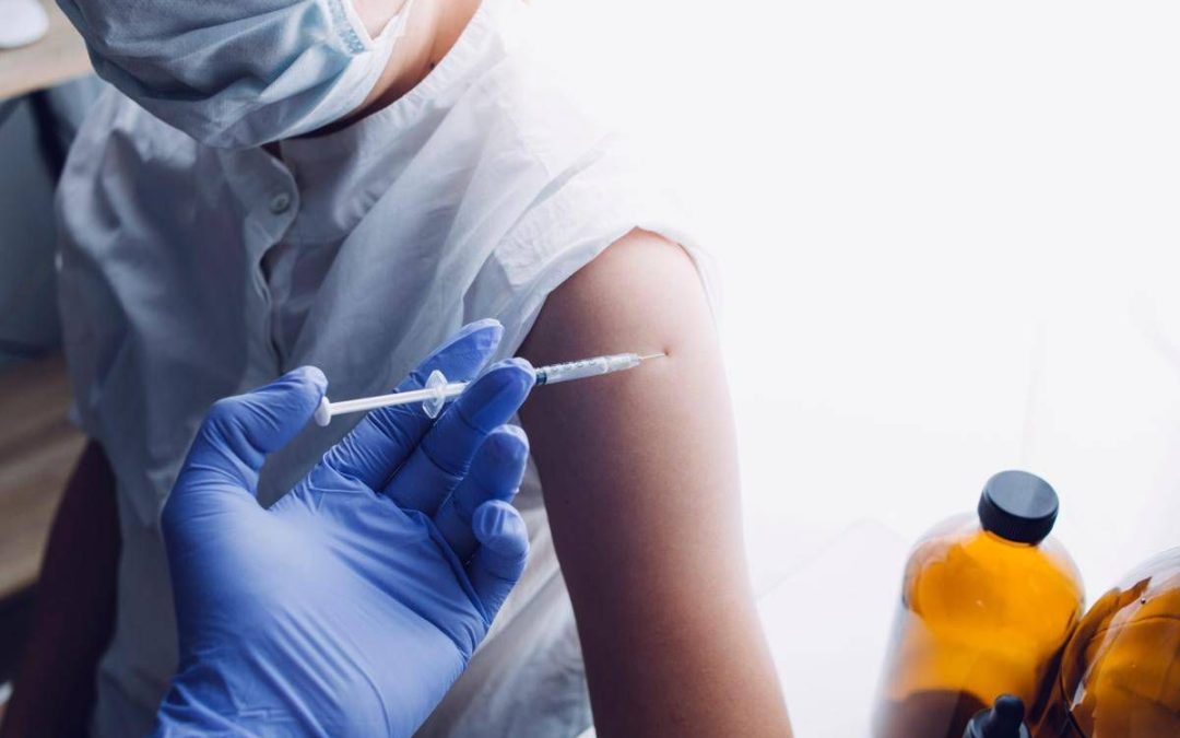 Vaccini ai bambini, tutti contro Trump: “Perderà guerra ai virus, nuovo ordine esecutivo una follia”