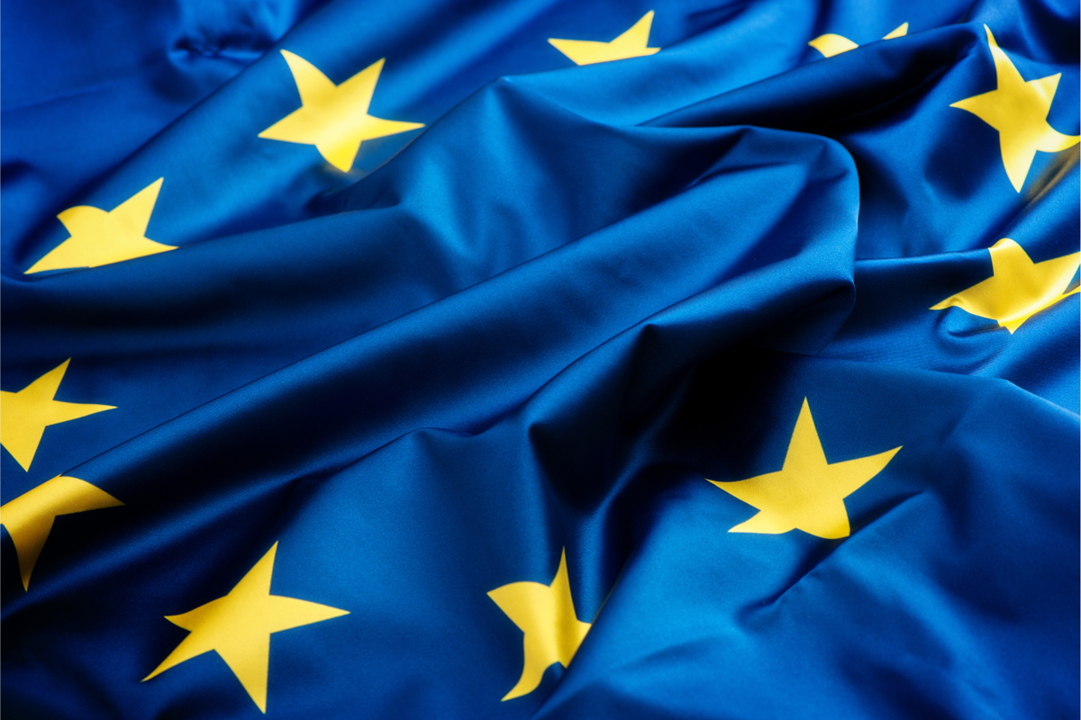 https://www.quotidianodelsud.it/wp-content/uploads/2026/08/bandiera-ue-canva.png