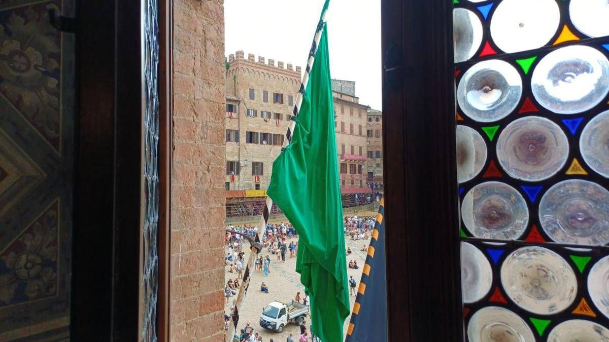 https://www.quotidianodelsud.it/wp-content/uploads/2026/08/bandiera-verde-siena-comune-siena.jpeg