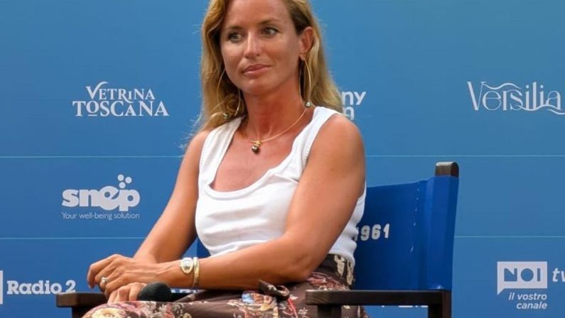 Beatrice Venezi replica alle polemiche: “Dirigere in Russia? Sono un’artista libera”