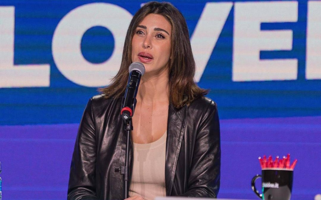 Belen Rodriguez attacca dopo vacanza in Sardegna: “Un bel vaffa…”