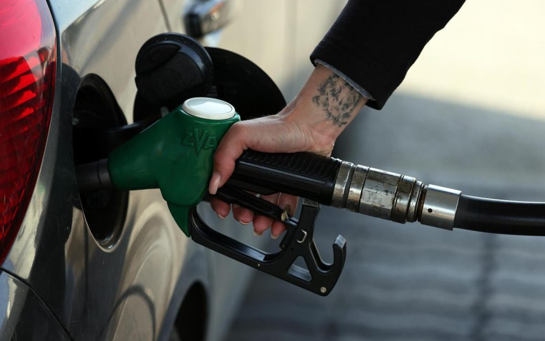 “Quasi 200mila sterline di carburante rubato al giorno”, la ‘risposta’ degli inglesi al caro benzina