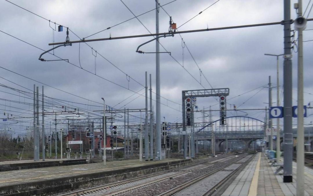 Caos a Ventimiglia, fulmine manda in tilt la sala comando della stazione: stop ai treni