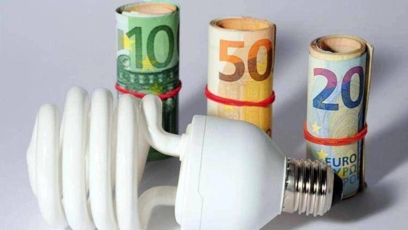 Prezzi, Codacons: “Da bollette a carburanti in arrivo stangata d’autunno, +633 euro a famiglia”