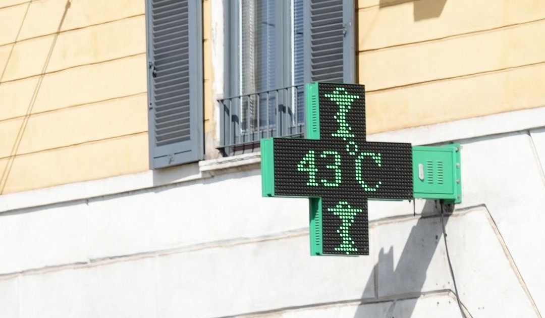 Caldo in Calabria, Cosentino in fiamme, a Torano il termometro segna 44 gradi