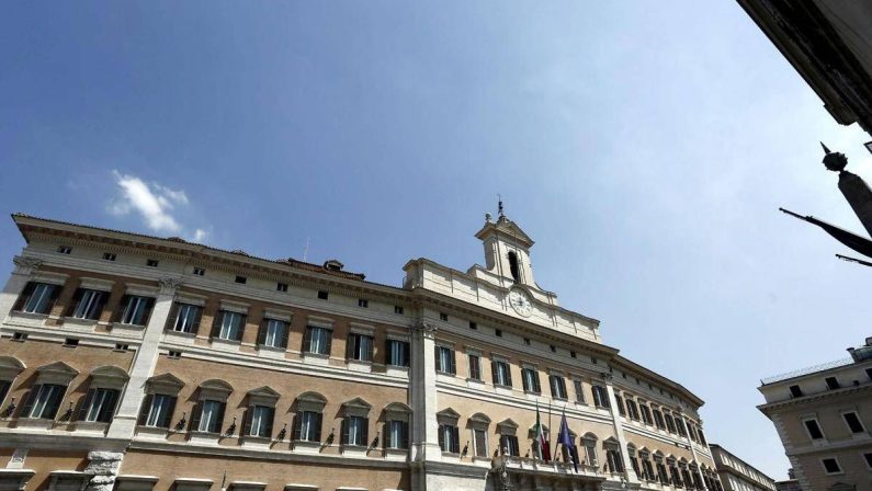 “Smarrita dentiera in Transatlantico”, ma era solo un bite dentale perso da un onorevole sbadato