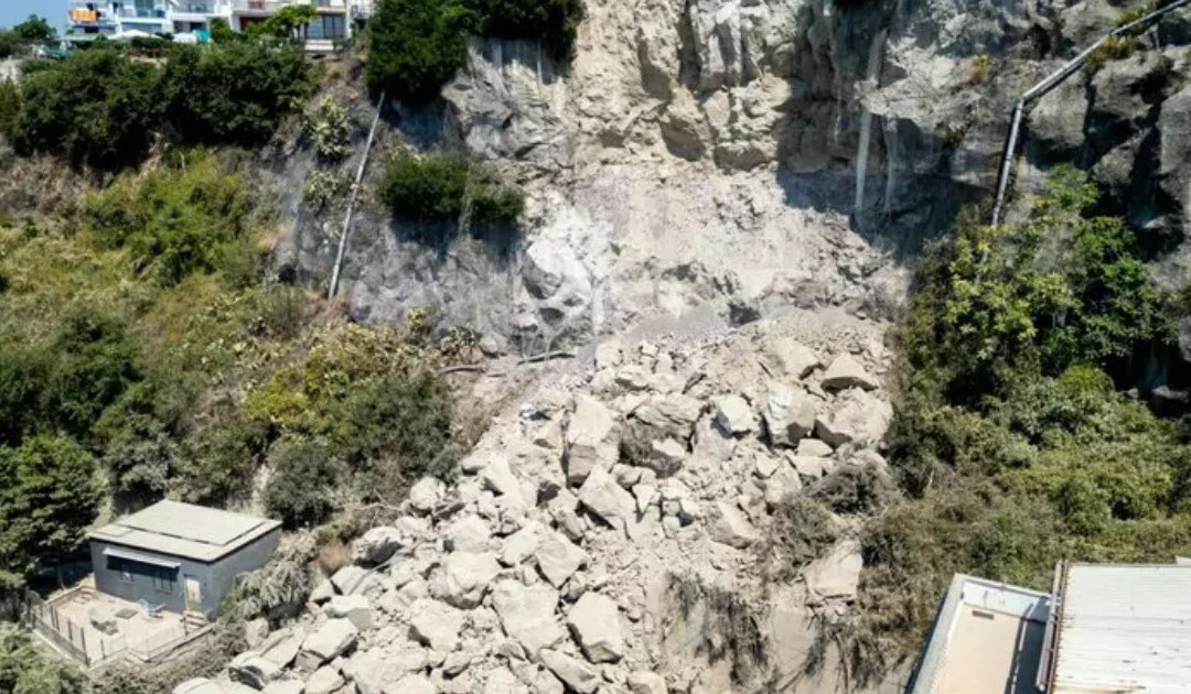 Campi Flegrei, cresce l’emergenza: 691 case inagibili e oltre 1.700 sfollati