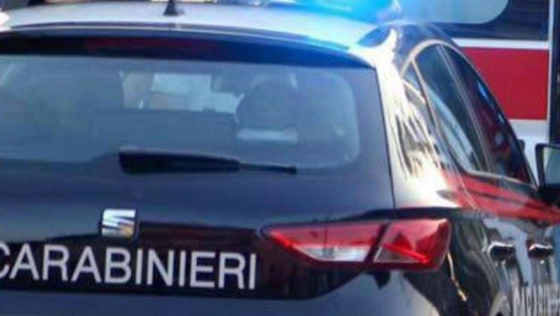 Si getta in auto con la moglie nel porto di Cattolica durante una lite, coppia salvata dai passanti