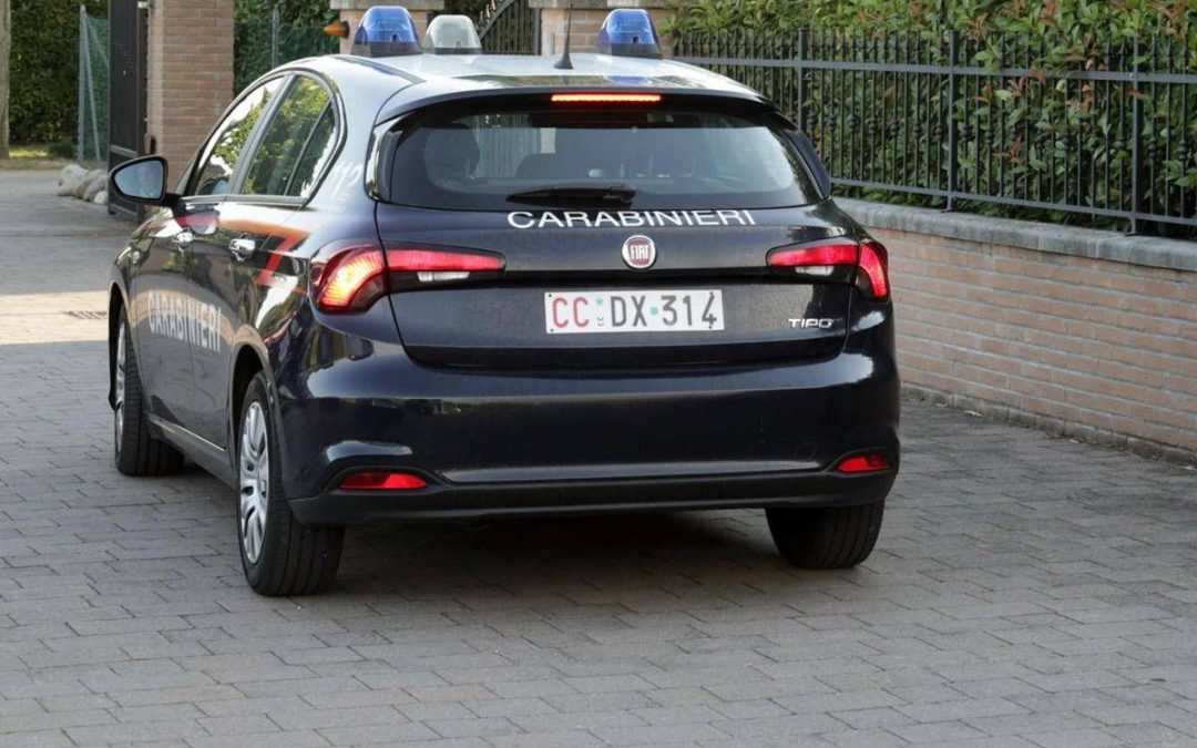 Bologna, 28enne aggredito a coltellate: è in pericolo di vita