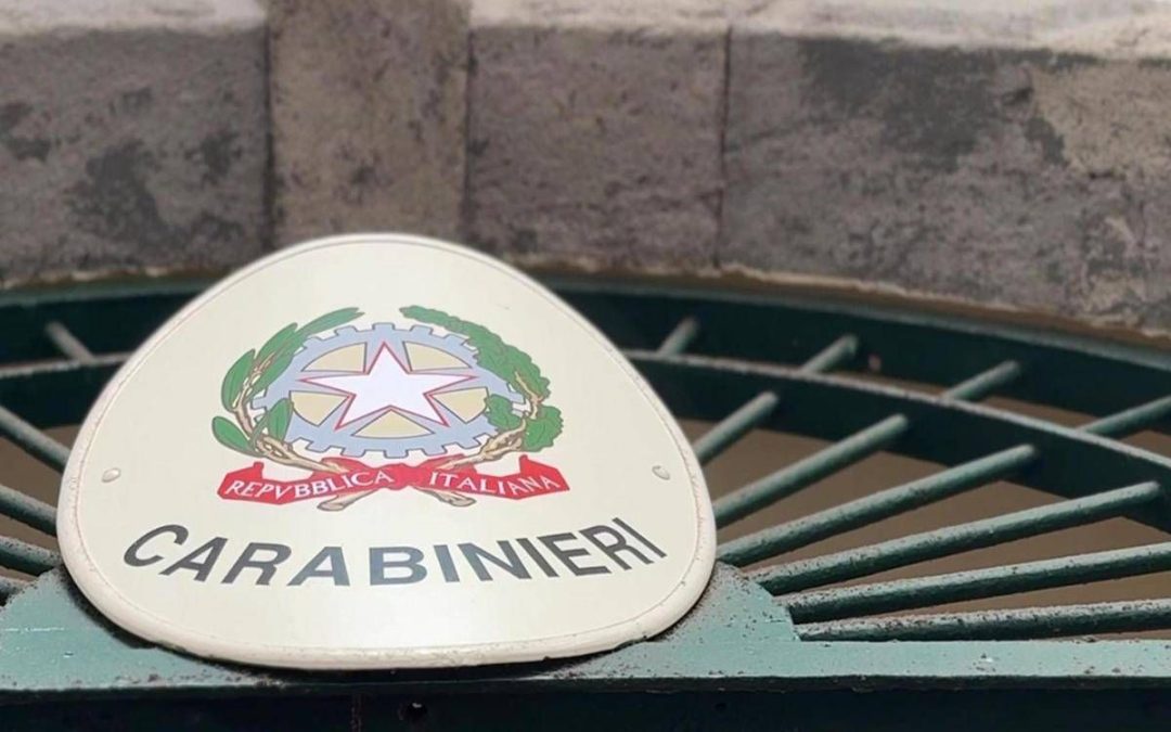 Segrega compagna e il suo bimbo e la picchia con una mazza chiodata, orrore a Napoli