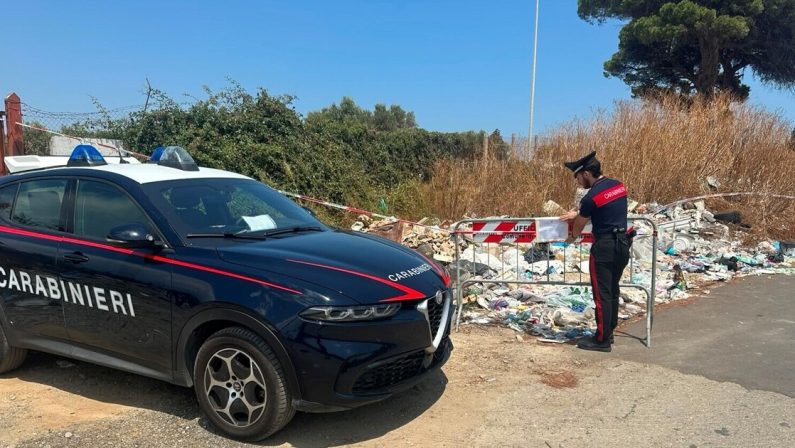 Discarica abusiva scoperta in pieno centro a Isola Capo Rizzuto