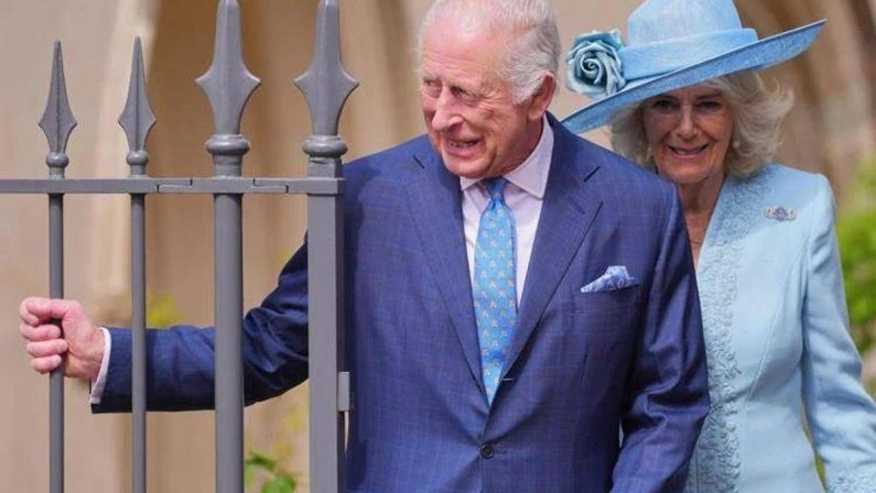 Carlo e Camilla, così la distanza tiene vivo l’amore: weekend separati per non annoiarsi