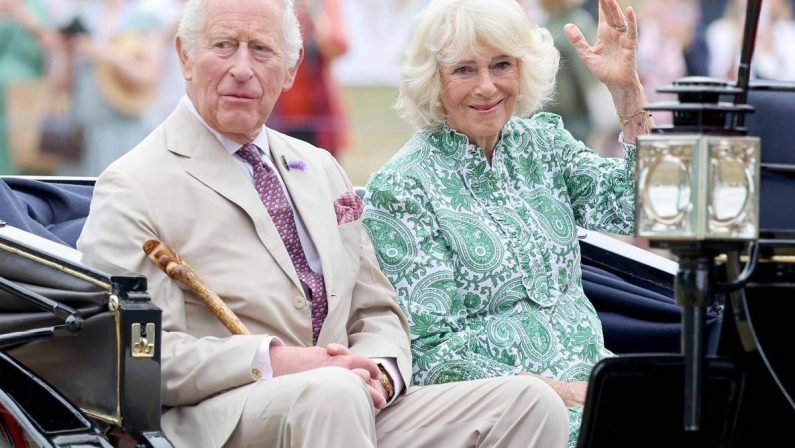 Camilla racconta la malattia di Re Carlo III: “Difficile mantenere il segreto di quella diagnosi”