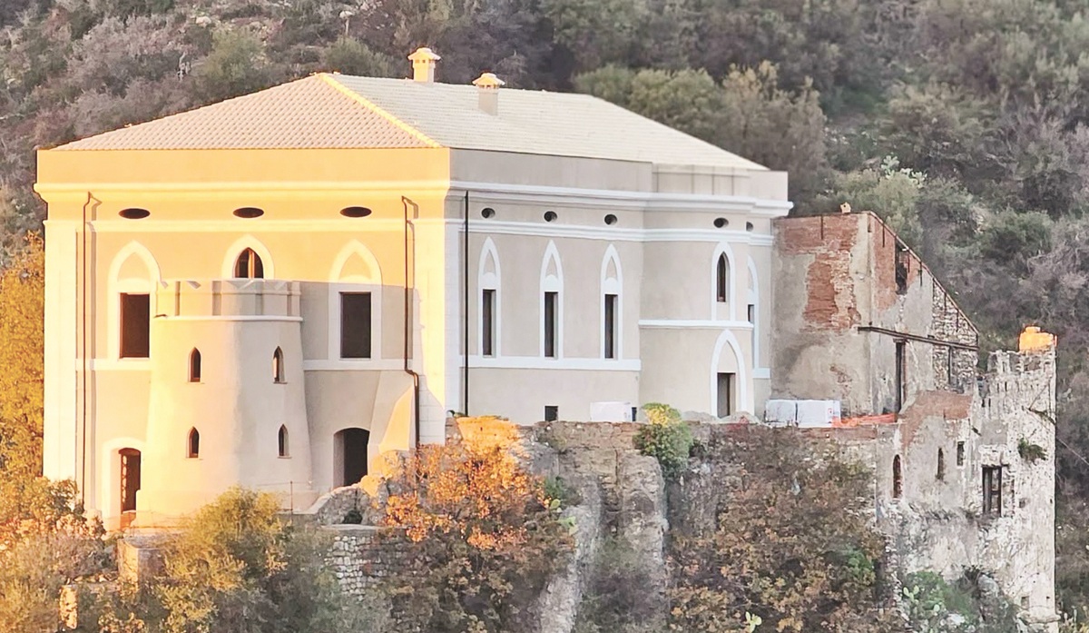 https://www.quotidianodelsud.it/wp-content/uploads/2026/08/castello-di-palizzi.jpg