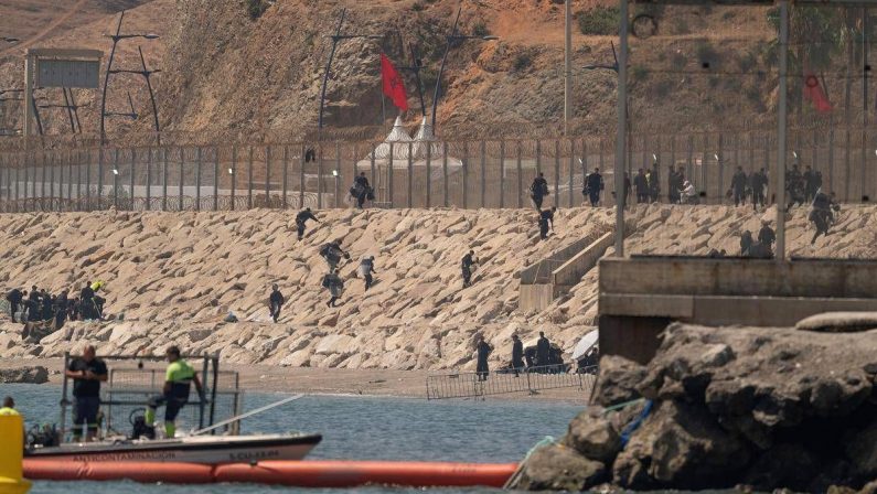 Schengen, Italia prolunga stop con Spagna per altri 15 giorni