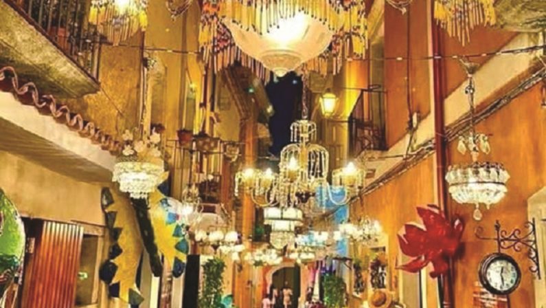 A San Lucido la magia di Chandeliers Street