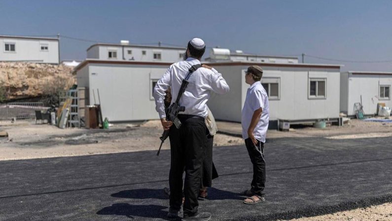 Cisgiordania, coloni assediano case palestinesi a Qusra. Ambasciatore Huckabee: “Atto di terrorismo”