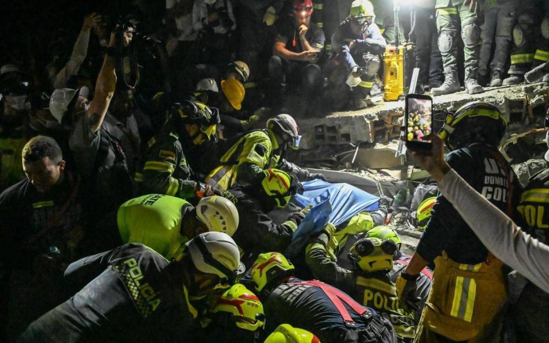 Terremoto in Colombia, donna di 32 anni estratta viva dalle macerie di un albergo tre giorni dopo il sisma: “C’è speranza”