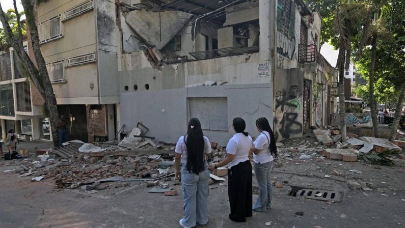 Terremoto oggi in Colombia, violenta scossa di magnitudo 7.4: feriti e crolli, avvertita fino in Ecuador